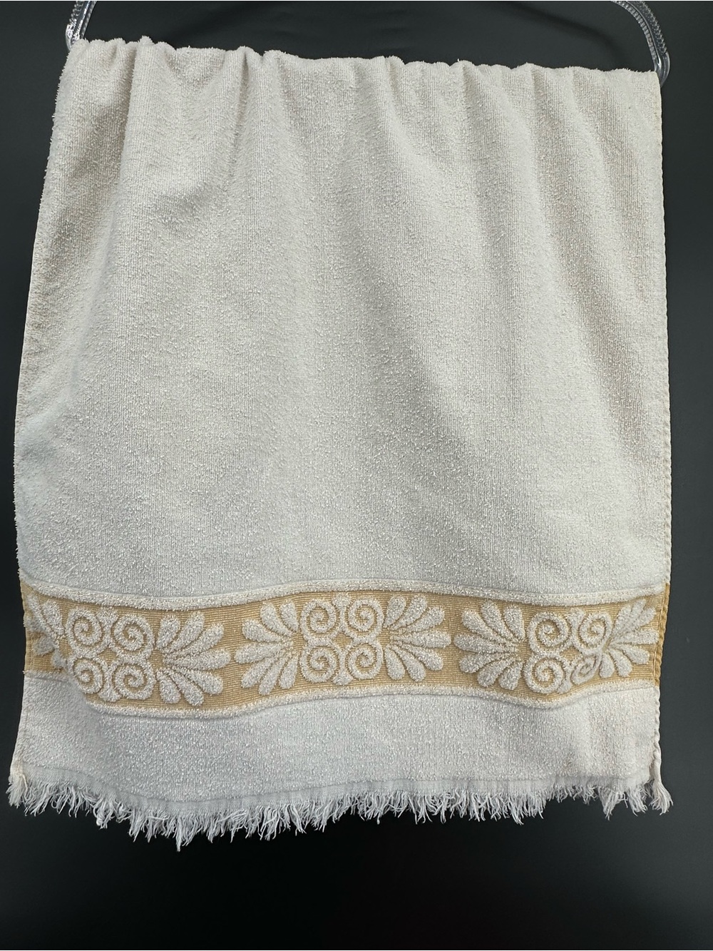 Vintage Cannon Monticello embossed beige/yellow towel - Picture 7 of 8